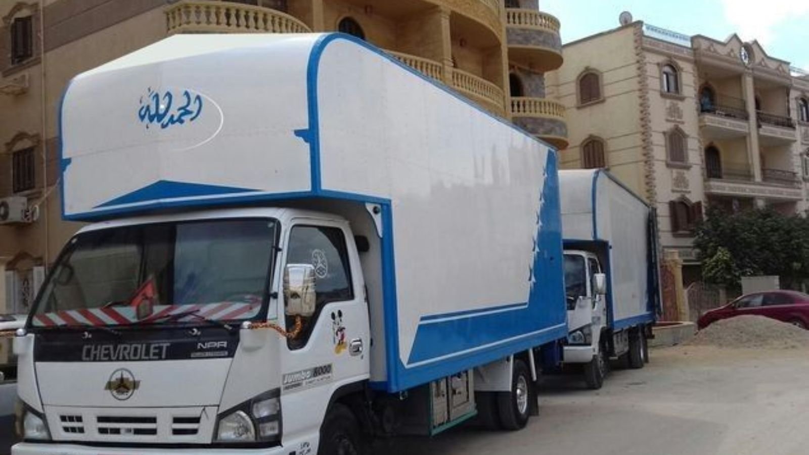 فريق العهد أثناء العمل